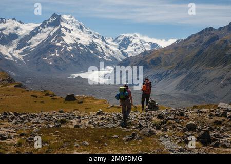 Wanderer auf dem geführten Spaziergang Mount Cook Neuseeland Stockfoto