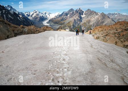 Wanderer auf dem Ball Pass geführte Wanderung in Mount Cook Neuseeland Stockfoto