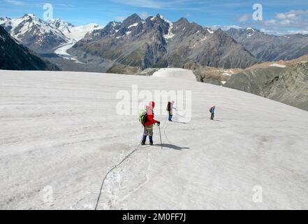 Wanderer auf dem Ball Pass geführte Wanderung in Mount Cook Neuseeland Stockfoto