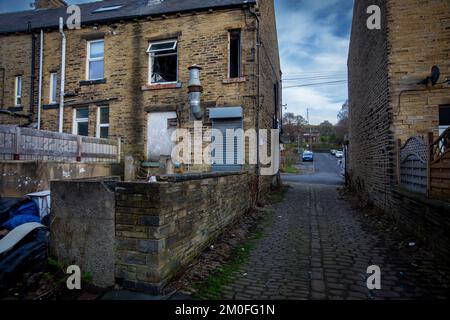 Boothtown ist ein Vorort von Halifax, West Yorkshire, England, der innerhalb von Town ward liegt, einer der 17 Bezirke von Calderdale. Es wurde kürzlich in den Filmen des BBC Drama Happy Valley mit Sarah Lancashire verwendet. Es wurde von den Fabriken der Textilindustrie dominiert. Rawson's Mill auf der Old Lane ist nun stillgelegt und als denkmalgeschütztes Gebäude ausgewiesen. Kredit: Windmill Images/Alamy Live News Stockfoto