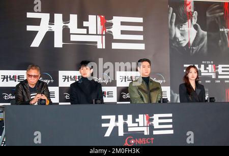 Takashi Miike, Jung Hae-in, Go Kyung-Pyo und Kim Hye-Jun, 5. Dezember 2022 : (L-R) japanischer Filmregisseur Takashi Miike und südkoreanische Schauspieler Jung Hae-in, Go Kyung-Pyo und Kim Hye-Jun nehmen an einer Pressekonferenz für Disney K-Drama "Connect" in Seoul, Südkorea, Teil. Kredit: Lee Jae-Won/AFLO/Alamy Live News Stockfoto