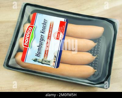 Hamburg - 6 2022. Dezember: Hareico Hamburger Knacker Wurst mit Verpackung - Hareico Hamburger Knacker Wurst mit Verpackung Stockfoto
