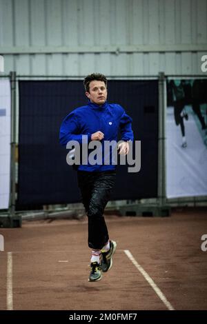 Kronprinz Frederik, 07-02-2013, nahm an dem fünf Kilometer langen Wettkampf im Marselisborg Palace Park Teil, um die „Give Your Legs to Africa“-Kollektion zu unterstützen. Sportverbände in ganz Dänemark haben Rennen in Woche 6 organisiert. (Mikkel Berg Pedersen / POLFOTO) Stockfoto