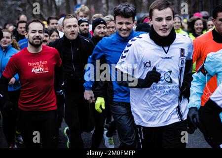 Kronprinz Frederik, 07-02-2013, nahm an dem fünf Kilometer langen Wettkampf im Marselisborg Palace Park Teil, um die „Give Your Legs to Africa“-Kollektion zu unterstützen. Sportverbände in ganz Dänemark haben Rennen in Woche 6 organisiert. (Mikkel Berg Pedersen / POLFOTO) Stockfoto