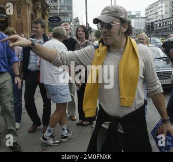 PA FOTOS/POLFOTO - nur für Großbritannien: Ein sehr entspannter Bruce Springsteen genoss seinen freien Tag in Tivoli. Er brachte seine Frau Patti Scialfa und ihre Kinder in den beliebten Vergnügungspark im Herzen von Kopenhagen. Stockfoto