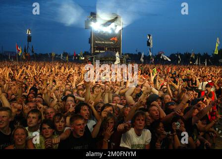 Das Publikum sieht die amerikanische Band Metallica beim Roskilde Festival. Stockfoto