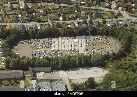 Ein Blick aus der Vogelperspektive auf das Roskilde Festival 2003. Stockfoto