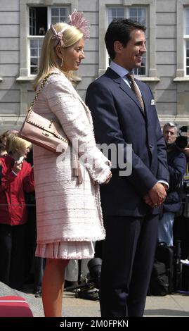 Der Kronprinz Pavlos und Marie-Chantal kommen zu einem Empfang im Schloss Christiansborg, wo Miss Mary Donaldson und der dänische Kronprinz Frederik Vertreter des dänischen Parlaments empfangen und mit ihnen zusammentrafen. Stockfoto