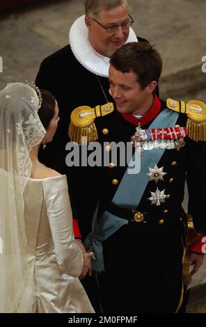 Der dänische Kronprinz Frederik heiratet Miss Mary Elizabeth Donaldson in der Kopenhagener Kathedrale, der Frauenkirche. Stockfoto