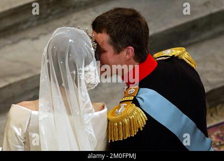 Der dänische Kronprinz Frederik heiratet Miss Mary Elizabeth Donaldson in der Kopenhagener Kathedrale, der Frauenkirche. Stockfoto