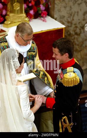 Der dänische Kronprinz Frederik heiratet Miss Mary Elizabeth Donaldson in der Kopenhagener Kathedrale, der Frauenkirche. Stockfoto