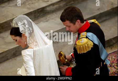 Der dänische Kronprinz Frederik heiratet Miss Mary Elizabeth Donaldson in der Kopenhagener Kathedrale, der Frauenkirche. Stockfoto