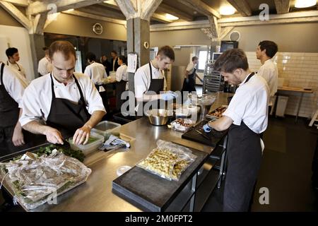 Allgemeiner Blick auf die Küche im weltberühmten Restaurant Noma in Kopenhagen, Dänemark. Noma wurde erneut vom Restaurant Magazine zum „besten Restaurant der Welt“ gekürt. Stockfoto