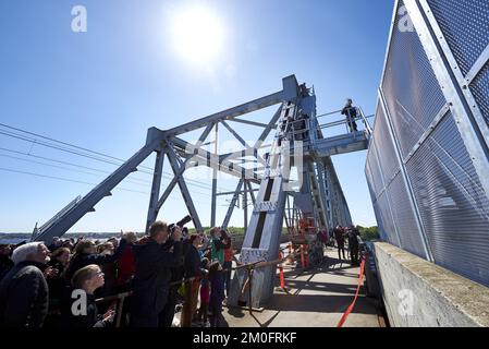 Crown Princess Mary eröffnet die neue „Bridge Walking“-Attraktion auf der Little Belt Bridge (Lillebaeltsbroen) in Middelfart, Dänemark. Stockfoto