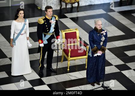 Kronprinzessin Mary, Königin Margrethe und Kronprinz Frederik nahmen am Dienstag, den 5. Juli, an dem jährlichen Neujahrsempfang für die Botschafter und das diplomatische Korps im Schloss Christiansborg Teil. Januar 2016 Stockfoto