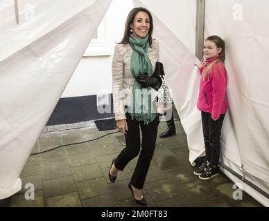 Prinzessin Marie nimmt am Montag, den 22.. Februar, an der Eröffnung von Dänemarks erstem sozialen Supermarkt auf der Amagerbrogade in Kopenhagen Teil. 2016, wo Kunden Artikel kaufen können, die nicht mehr zum vollen Preis verkauft werden können. Die dänische Kirche steht hinter dieser Initiative, die Teil einer Gesamtmaßnahme gegen Lebensmittelverschwendung ist. Stockfoto