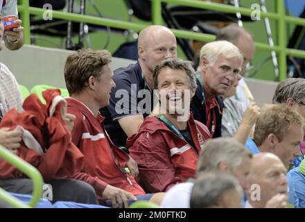 Ein glücklicher Prinz Frederik im Stadion, als Dänemark im Handball-Viertelfinale gegen Slowenien spielte, gewann 37-30 bei den Olympischen Spielen in Rio 2016. ( Jens Dresling / POLFOTO ) Stockfoto