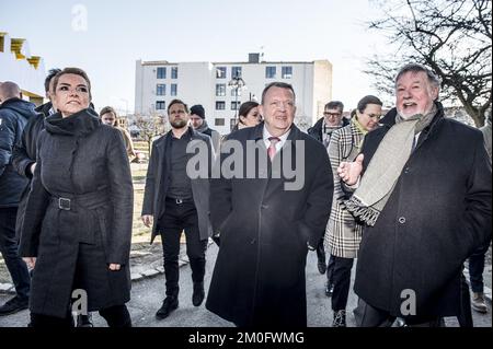 Einwanderungs- und Integrationsminister Inger Stojberg und Ministerpräsident Lars Lokke Rasmussen in Mjolnerparken in Kopenhagen, während die dänische Regierung ihr Projekt vorstellt, das darauf abzielt, Ghettos bis 2030 abzuschaffen Stockfoto