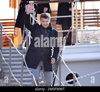 Kronprinz Frederik nimmt an der 200.. Jubiläumsfeier der nordjutlandischen Stadt Frederikshavn als Handelsstadt Teil. Der Kronprinz kam am königlichen Schiff Dannebrog an und wurde von den Stadtbewohnern sowie Bürgermeister Birgit S. Hansen begrüßt Stockfoto