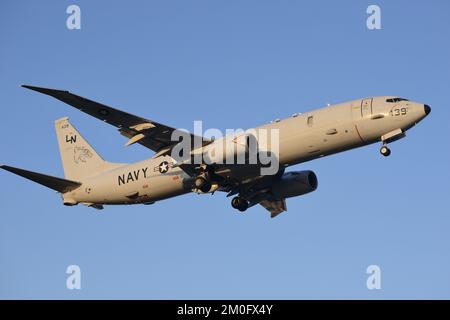 Präfektur Kanagawa, Japan - 28. März 2015: US Navy Boeing P-8A Poseidon Multimission Maritime Aircraft von VP-45 Pelicans. Stockfoto