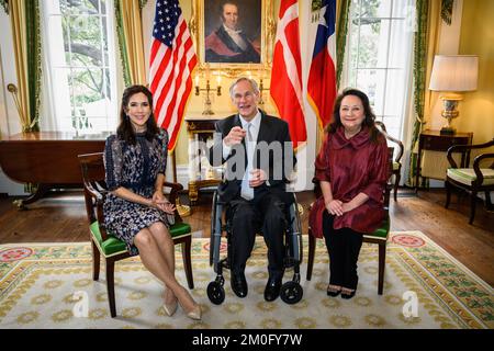 Am 11. 2019. März reiste HRH Crown Princess Mary im Rahmen einer Delegation der dänischen Kultur- und Kreativwirtschaft zu einem dreitägigen Besuch nach Texas. In Austin traf sie mit dem Gouverneur von Texas, Greg Abbott, und seiner Frau Cecilia Abbott zusammen mit der dänischen Kulturministerin Mette Bock zusammen. Stockfoto