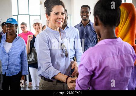 Am 27. 2019. März reiste die Kronprinzessin Mary und Entwicklungsministerin Ulla Tørnes zu einem zweitägigen Besuch nach Äthiopien, um die Gleichstellung und die Gleichstellung der Geschlechter im Land zu fördern. Den zweiten Tag verbringen sie in der nördlichen Stadt Shire. Hier wurden sie von traditionellen Tänzern begrüßt, besuchten ein Flüchtlingslager und eine Schule, wo sie mit den Schülern Bäume pflanzten. Zum Abschluss des Besuchs hatten sie ein Abendessen mit der ersten Präsidentin Sahle-Work Zewde. Stockfoto