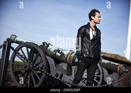 Jude Law und das Team des Donmar-Lagers in Elsinore, Dänemark, vor der Inszenierung von Shakespeares Hamlet auf Schloss Kronborg Stockfoto