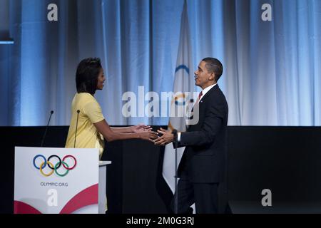 Barack und Michelle Obama im Bella Center in Kopenhagen bei der Präsentation des Angebots der Stadt Chicago für die Olympischen Spiele 2016 Stockfoto