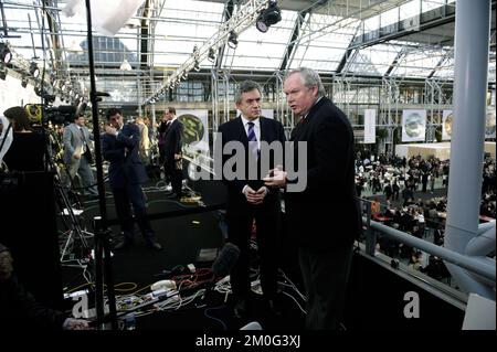 Gordon Brown während eines Interviews für das britische Fernsehen im Bella Centre. Stockfoto