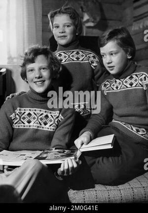 Von links: Prinzessin Margrethe, Prinzessin Anne-Marie und Prinzessin Benedikte in der Jagdhütte in Trend in Nordjütland. Stockfoto