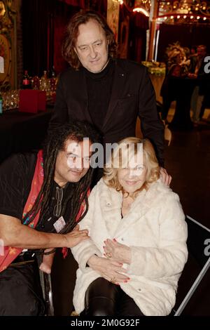 Paris, Frankreich. 5.. Dezember 2022. Jean Christophe Molinier, Ryadh Sallem und Nicoletta besuchen die Secours Populaire Gala im Musée des Arts forains in Paris. Stockfoto