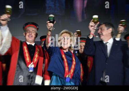 Tokio, Japan, 06/12/2022, Prinzessin Astrid von Belgien und flämischer Ministerpräsident Jan Jambon, die während der Eröffnung des belgischen Bierwochenendes 2022 in Tokio anlässlich der belgischen Wirtschaftsmission in Japan am Dienstag, den 06. Dezember 2022, fotografiert wurden. Eine Delegation der Prinzessin und verschiedener Minister wird Tokio, Nagoya, Osaka und Kyoto besuchen. BELGA FOTO ERIC LALMAND Stockfoto