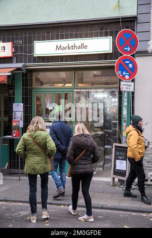 Markthalle auf der Koerner Straße im Ehrenfeld, Köln. Markthalle in der Koernerstraße im Stadtteil Ehrenfeld, Köln, Deutschland. Stockfoto