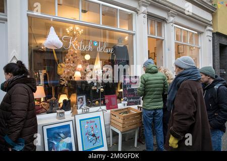 Die Modeboutique Kitsch Deluxe in der Koerner Straße im Ehrenfeld, Köln. Die Modeboutique Kitsch Deluxe in der Koernerstraße im Stockfoto