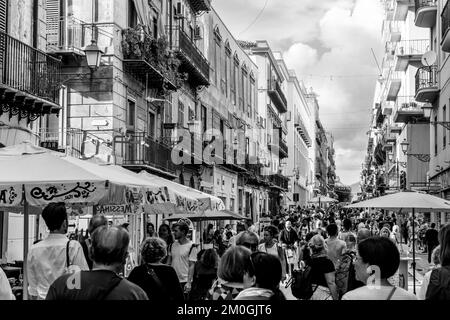 Menschen Auf Der Via Maqueda, Palermo, Sizilien, Italien. Stockfoto