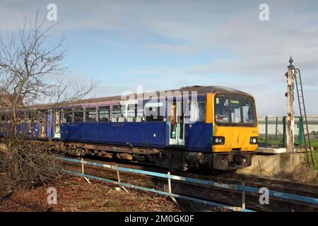 Die gut erhaltene Klasse-144-Dieselkraftstoffeinheit 144017 der Appleby Frodingham Railway steht am Bahnhof Frodingham in Scunthorpe Steelworks am 6./12. Dezember 22. Stockfoto