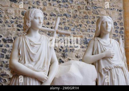 Religiöse Statuen in der Milton Abbey Church, Milton Abbas, Dorset, Großbritannien - John Gollop Stockfoto