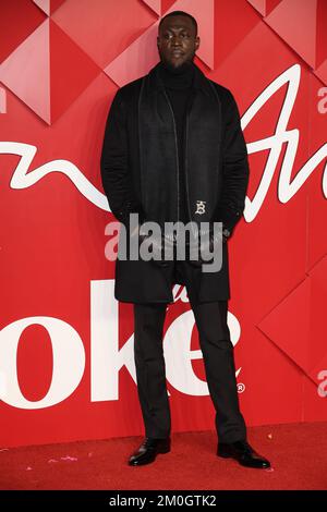 London, Großbritannien. 05.. Dezember 2022. Stormzy nimmt an den British Fashion Awards 2022 in der Royal Albert Hall am 5.. Dezember 2022 in London Teil. Foto: Marco Piovanotto/IPA Credit: Independent Photo Agency/Alamy Live News Stockfoto