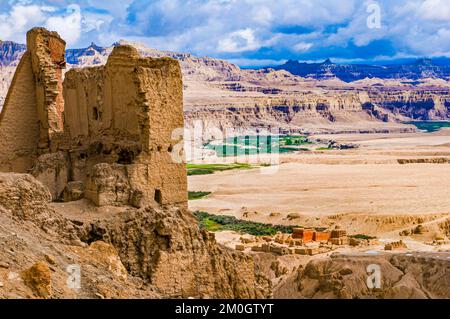 Einstürzte Häuser im Königreich Guge, Westtibet, Asien Stockfoto