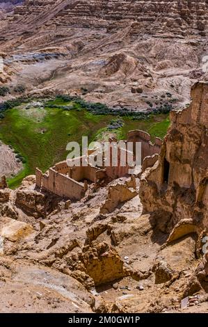 Einstürzte Häuser im Königreich Guge, Westtibet, Asien Stockfoto