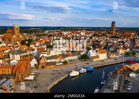 Die Hansestadt Wismar, Deutschland, Europa, gehört zum UNESCO-Weltkulturerbe Stockfoto