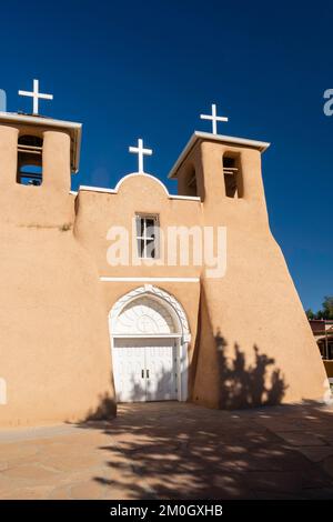 Die Kirche San Francisco de Asis in Ranchos de Taos, New Mexico, USA, berühmt durch Ansel Adams. Stockfoto