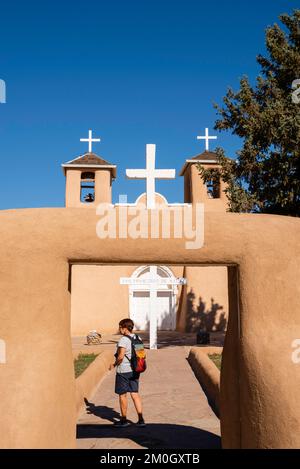 Die Kirche San Francisco de Asis in Ranchos de Taos, New Mexico, USA, berühmt durch Ansel Adams. Stockfoto