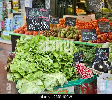 Obst und Gemüse zum Verkauf im Freien in der Normandie, Frankreich Stockfoto