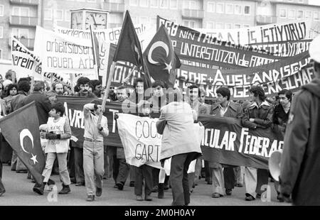 Auch der Protest gegen die Folgen der Arbeitslosigkeit durch eine türkische Demonstration am 06.12.1975 in Gelsenkirchen richtete sich gegen die Auswirkungen Stockfoto