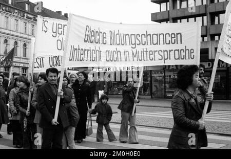 Auch der Protest gegen die Folgen der Arbeitslosigkeit durch eine türkische Demonstration am 06.12.1975 in Gelsenkirchen richtete sich gegen die Auswirkungen Stockfoto