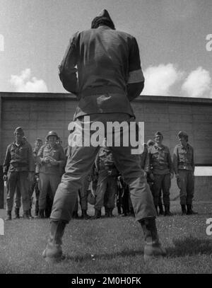 Der Alltag der Rekruten der Bundeswehr in einer Kaserne am 26.05.1976 in Hemer, Deutschland, Europa Stockfoto