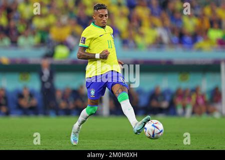 5.. Dezember 2022; Stadium 974, Ras Abu Aboud, Doha, Katar: Finalrunde der FIFA-Weltmeisterschaft 16, Brasilien gegen Südkorea: Raphinha von Brasilien Stockfoto