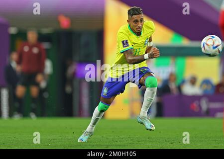 5.. Dezember 2022; Stadium 974, Ras Abu Aboud, Doha, Katar: Finalrunde der FIFA-Weltmeisterschaft 16, Brasilien gegen Südkorea: Raphinha von Brasilien Stockfoto