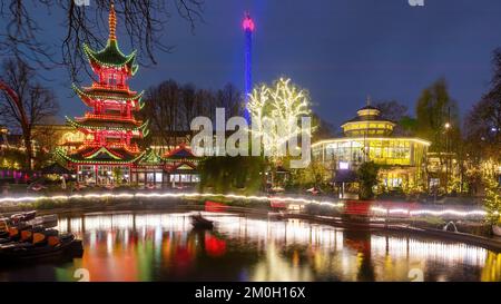 Kopenhagen, Dänemark; 3. Dezember 2022 - Ein Weihnachtsmarkt in Kopenhagen, Dänemark. Stockfoto